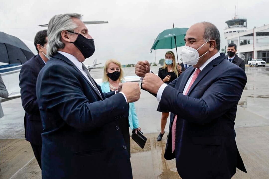 Alberto Fernández, al igual que CFK, dio señales de apoyo al gobernador Juan Manzur.