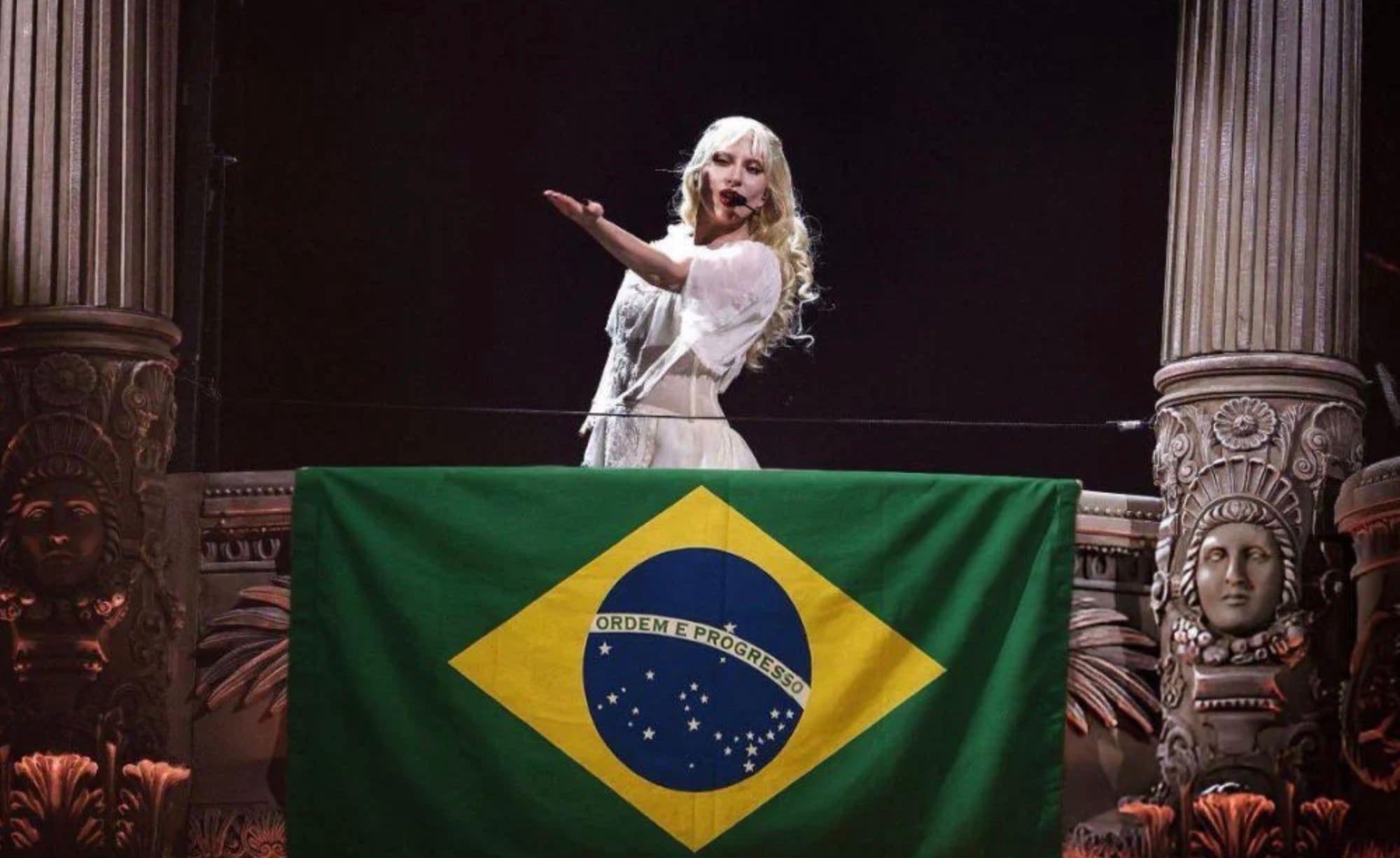  Lady Gaga presentó este sábado su majestuosa ópera pop sobre la orla de Copacabana, en un multitudinario concierto gratuito que duró unas dos horas