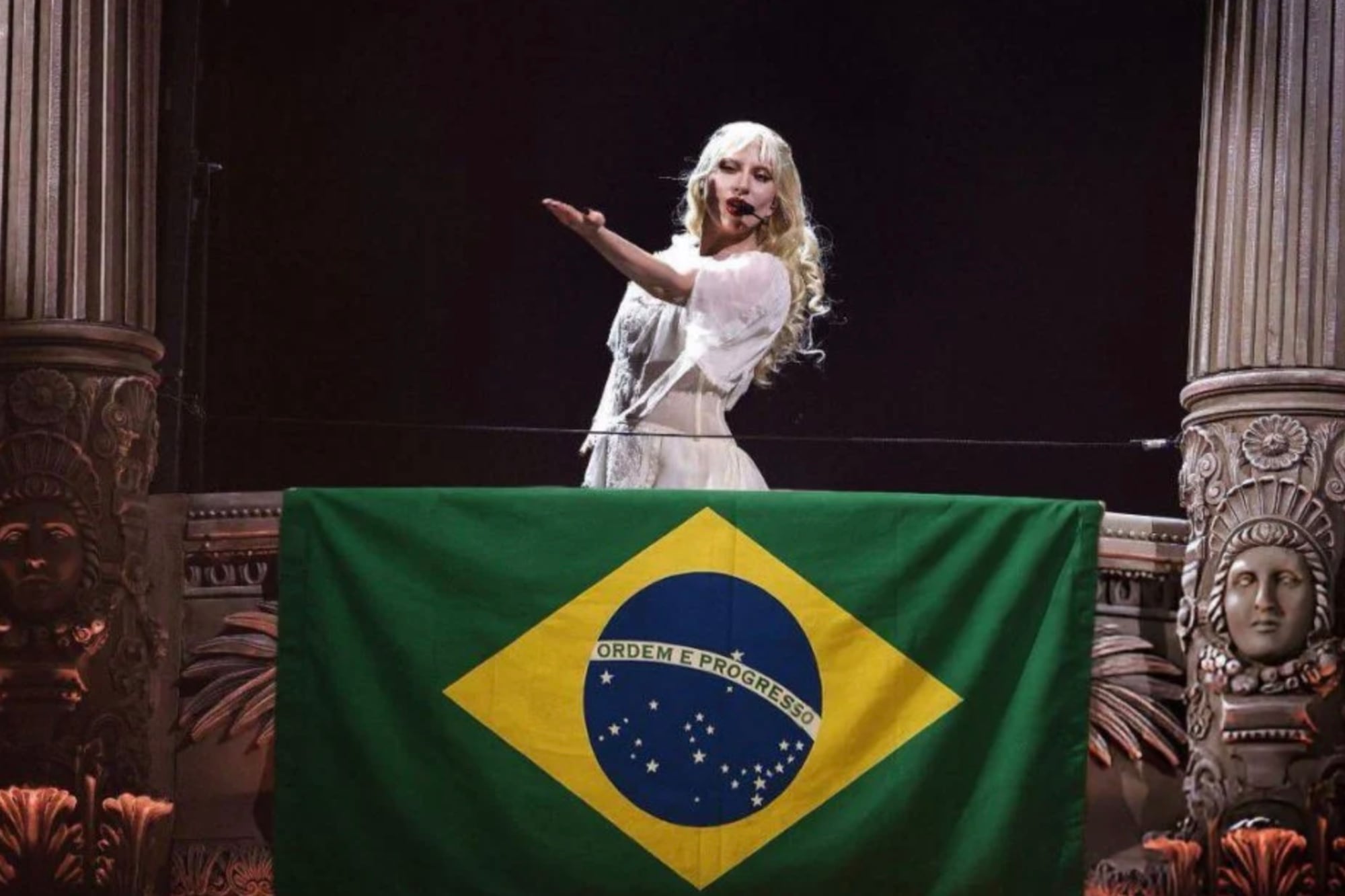 Lady Gaga presentó este sábado su majestuosa ópera pop sobre la orla de Copacabana, en un multitudinario concierto gratuito que duró unas dos horas