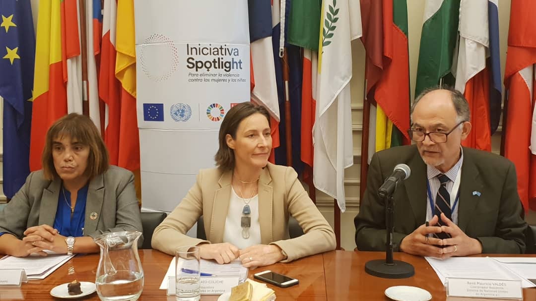 Fabiana Tuñez, Aude Maio-Coliche y René Mauricio Valdés, al presentar el programa Spotlight.