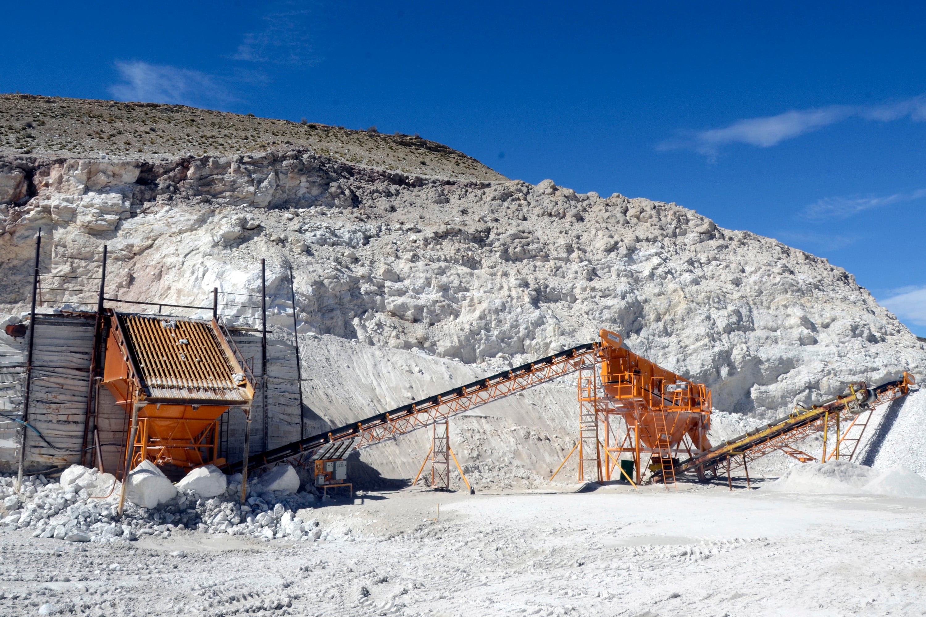 De los 86 millones de toneladas de recursos de litio
identificados en 2020, casi el 60 por ciento corresponde a Bolivia Argentina y Chile