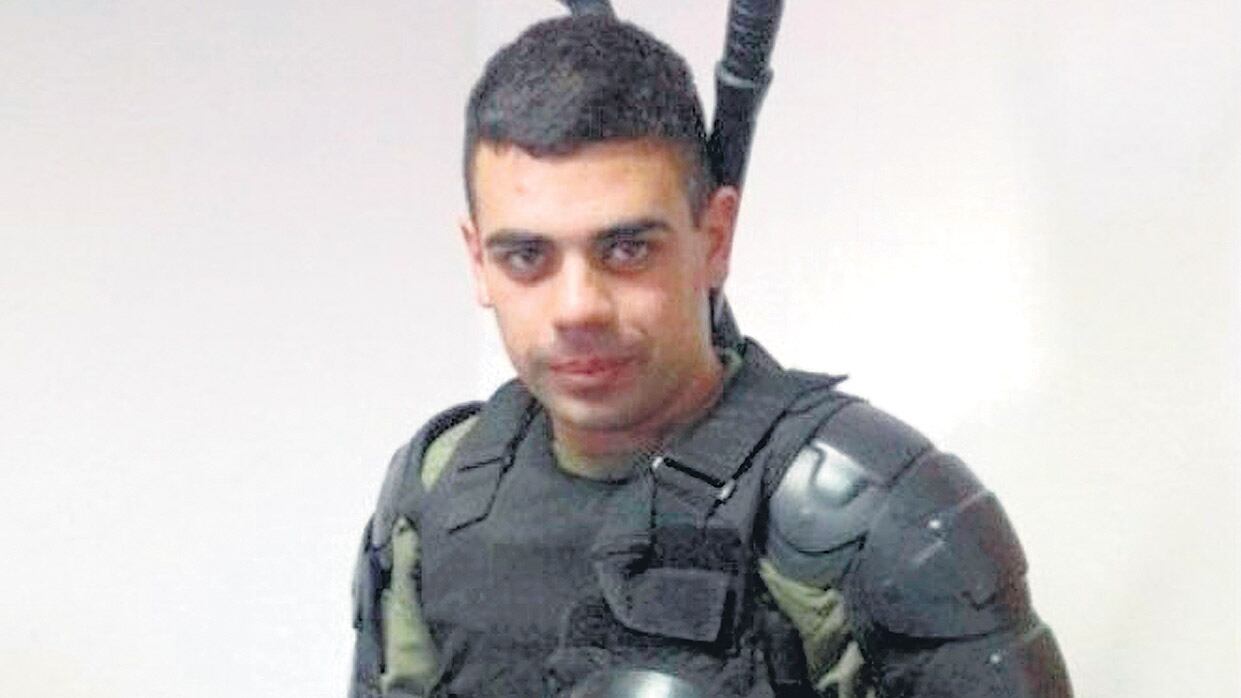 El policía Dante Barisone logró que sus compañeros lo cubrieran, pero sólo por un par de días.