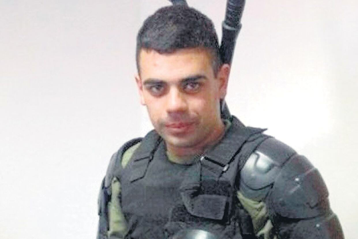 El policía Dante Barisone logró que sus compañeros lo cubrieran, pero sólo por un par de días.