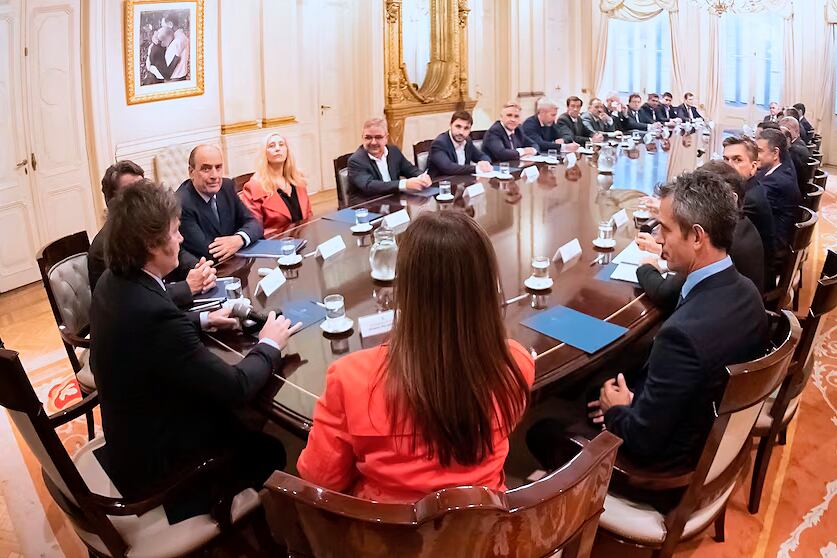 Javier Milei durante una reunión con gobernadores en Casa Rosada.