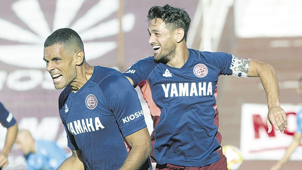 Lanús festeja uno de sus goles.