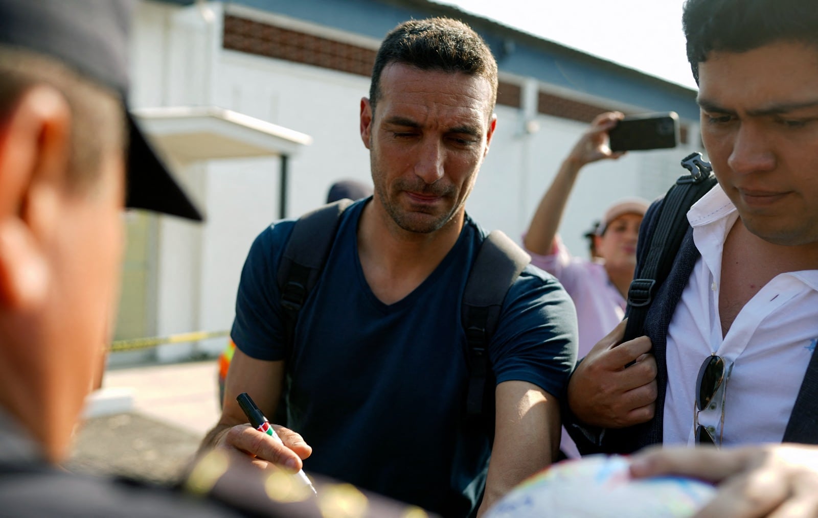 Lionel Scaloni recibió una espectacular bienvenida en El Salvador.