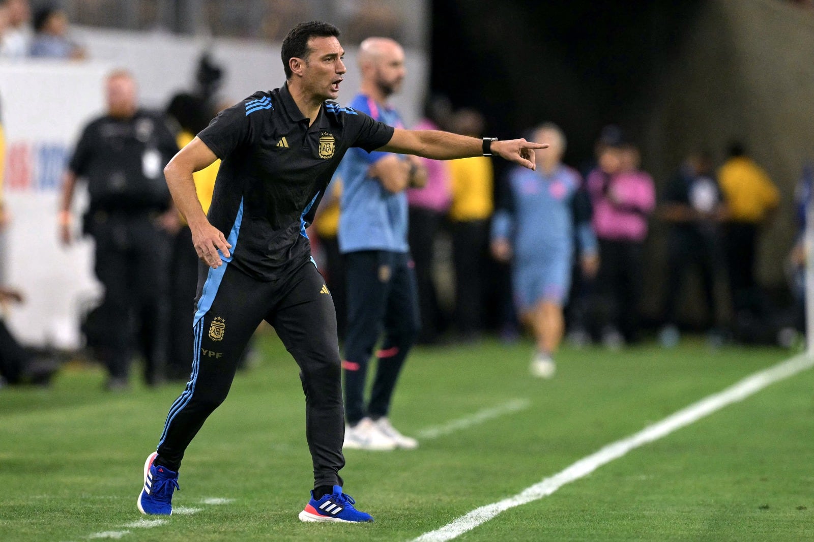 Scaloni apoyó a los jugadores uruguayos