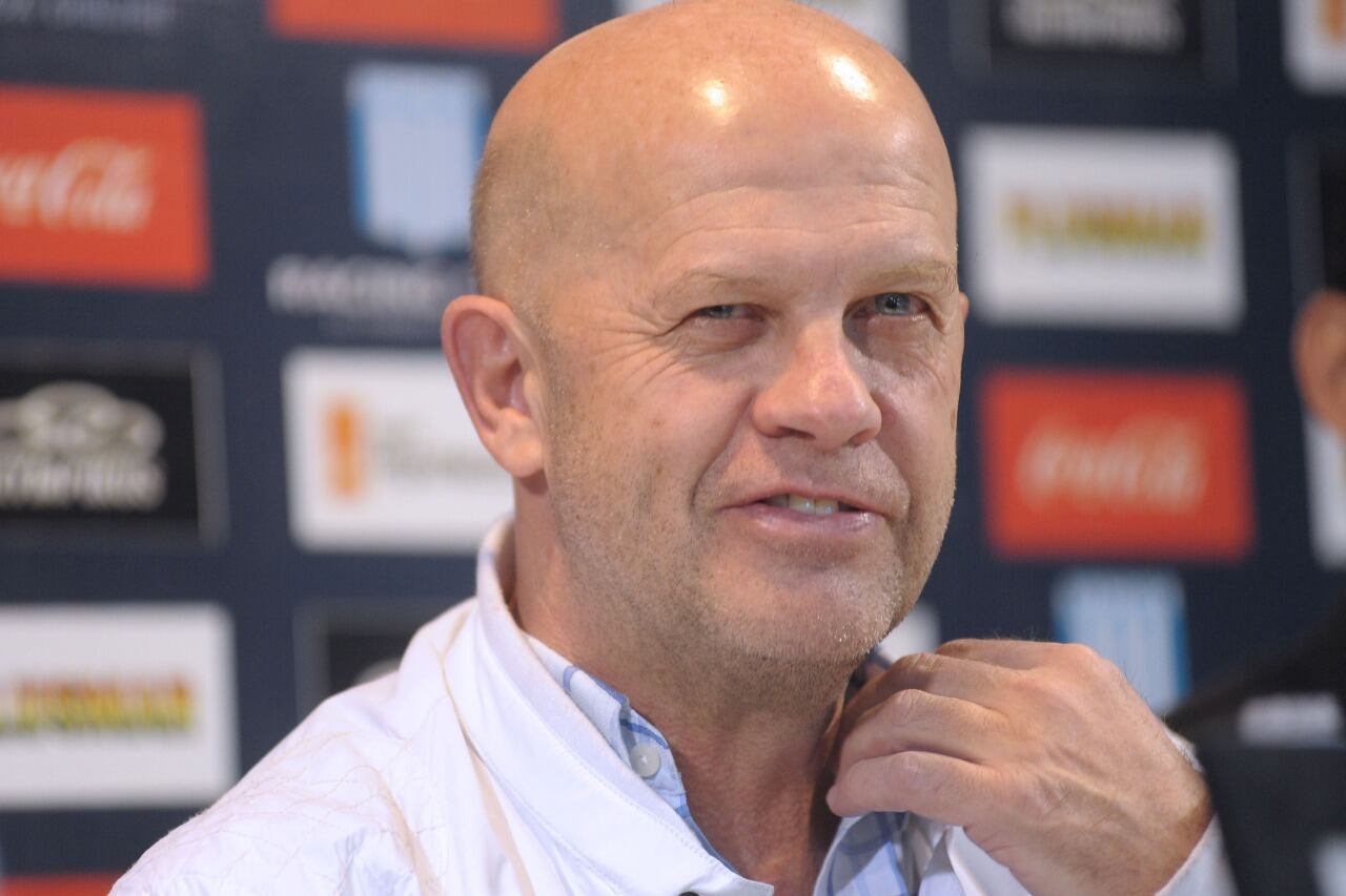 Ischia durante una conferencia de prensa en Boca