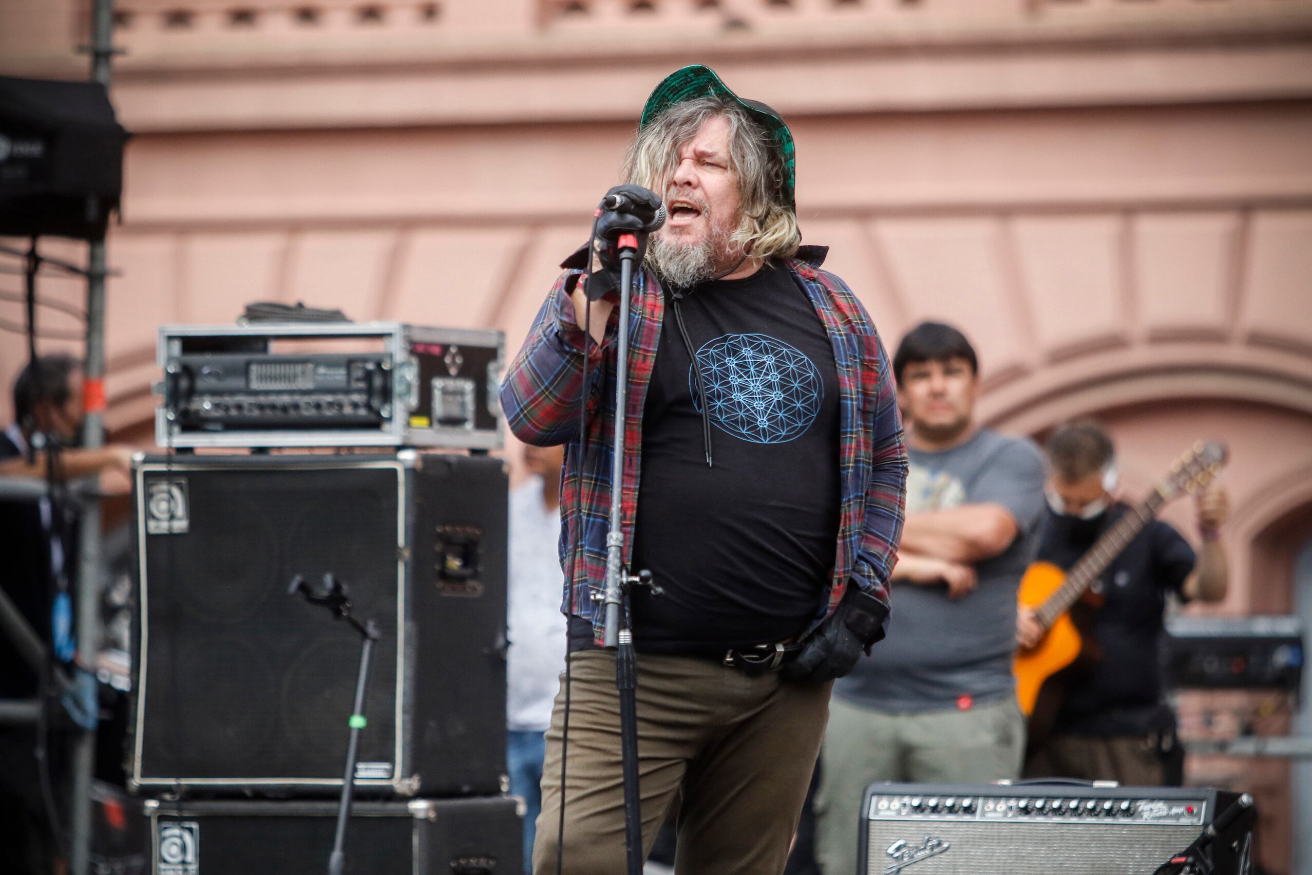 “No se olviden del Plan Cóndor con los milicos", dijo Walas, de Massacre. "Ahora estamos viviendo algo parecido en Latinoamérica, sólo que no son los uniformados como los de antes, son CEOs con camperas de Uniqlo."