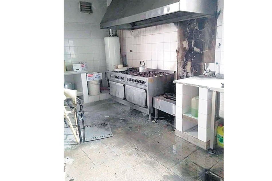 La cocina de la escuela 22, tras la explosión hace un mes.