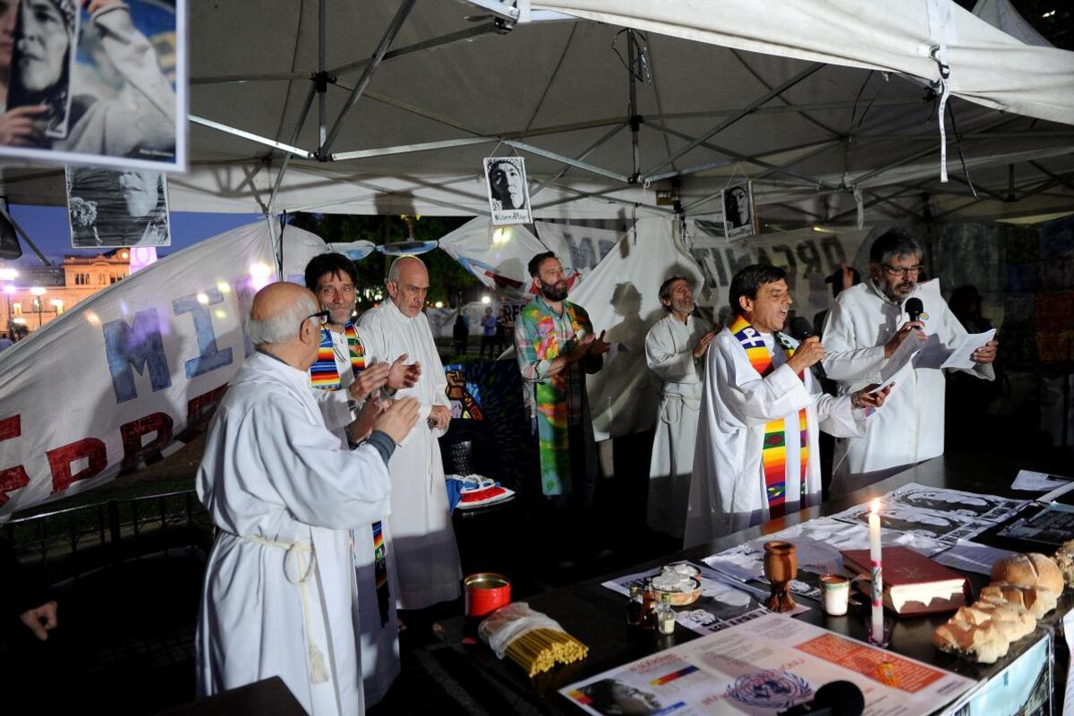 Los Curas en la Opción por los Pobres en una imagen de archivo, durante una misa en reclamo de la libertad de Milagro Sala.