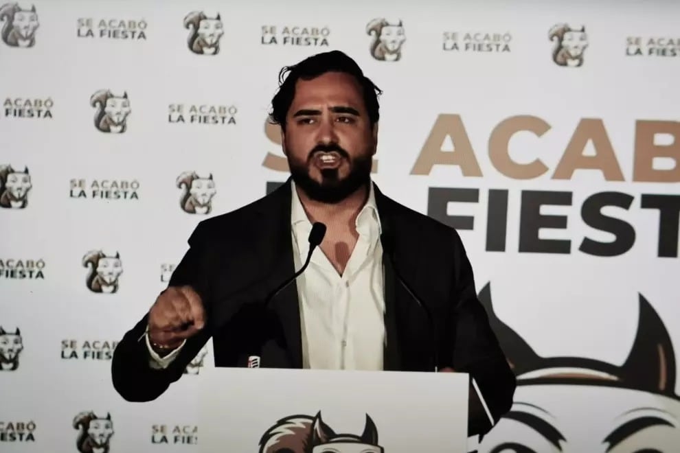 El agitador ultra Alvise Pérez, durante la rueda de prensa posterior al recuento de las elecciones europeas