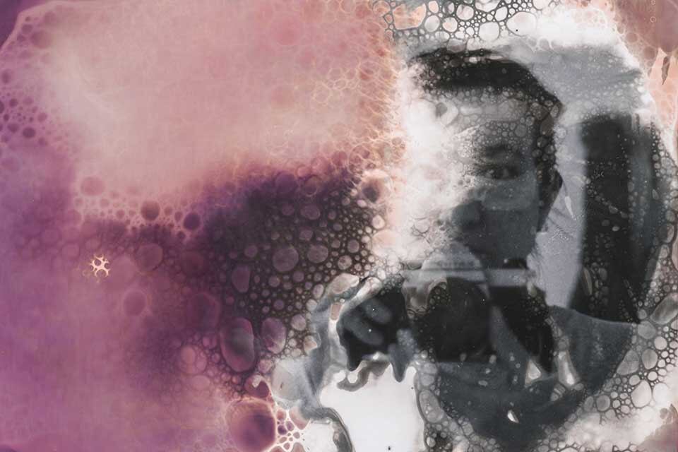 Autorretrato realizado con la técnica quemigrama. 