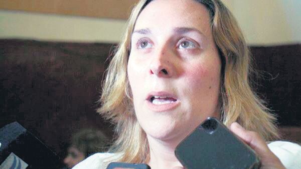 Jésica Gopar acusa al Gobierno de desamparar a los familiares de los submarinistas.