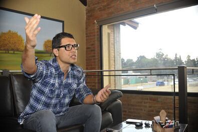 El intendente Diego Barreto, del PRO, firmó el decreto que corre a los funcionarios.