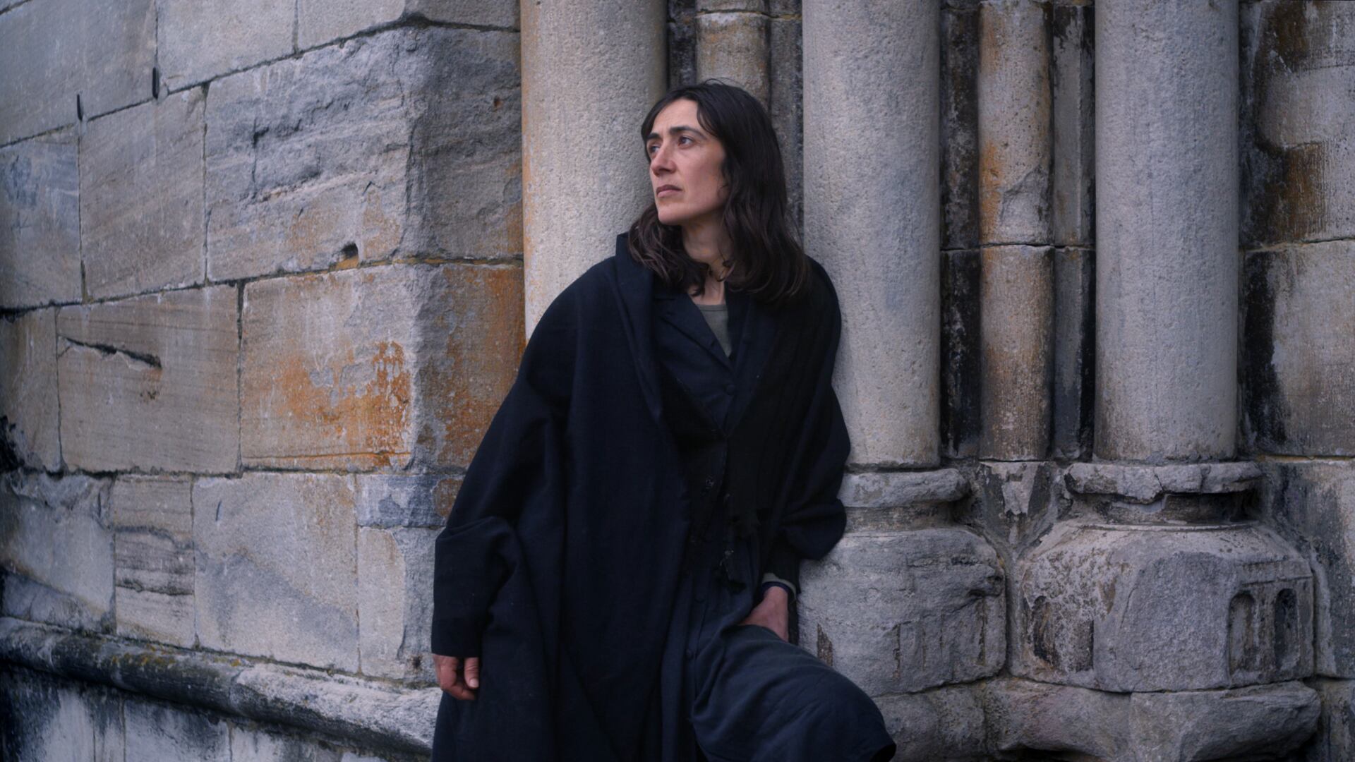 Enciso rechaza de plano el naturalismo y pone de relieve la cualidad de representación.