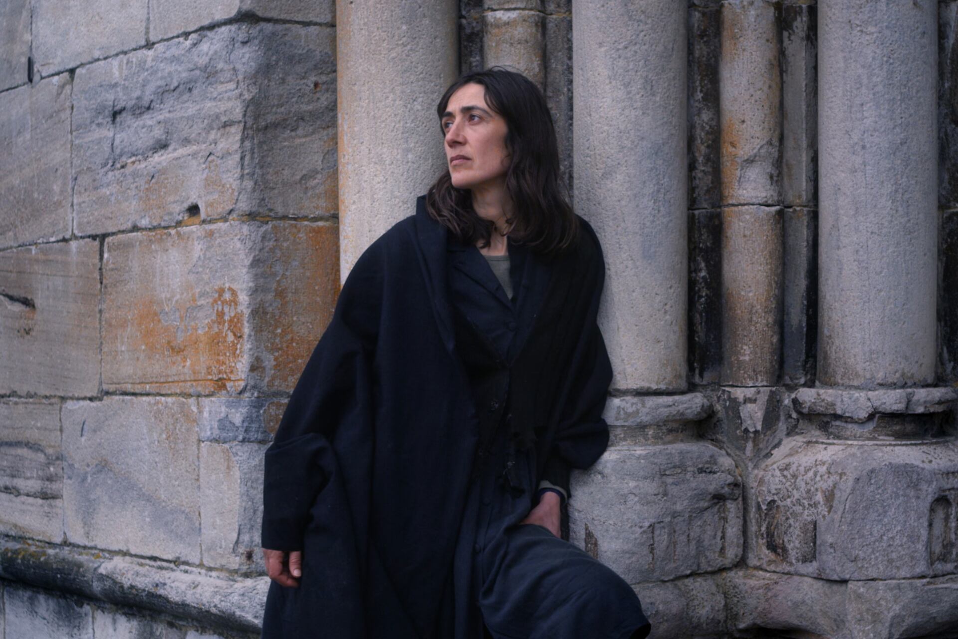 Enciso rechaza de plano el naturalismo y pone de relieve la cualidad de representación.