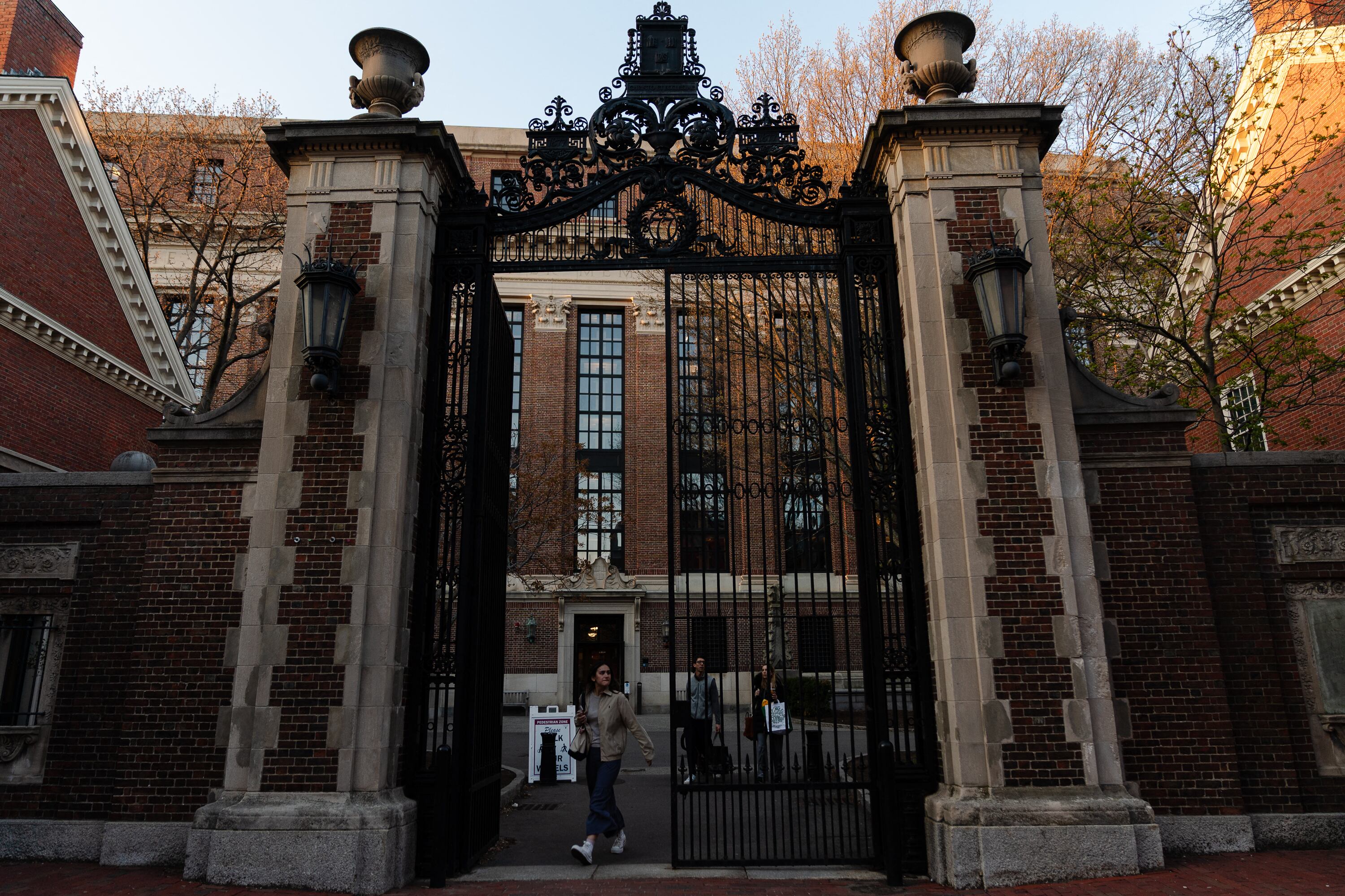 Harvard, blanco de las embestidas de Trump.