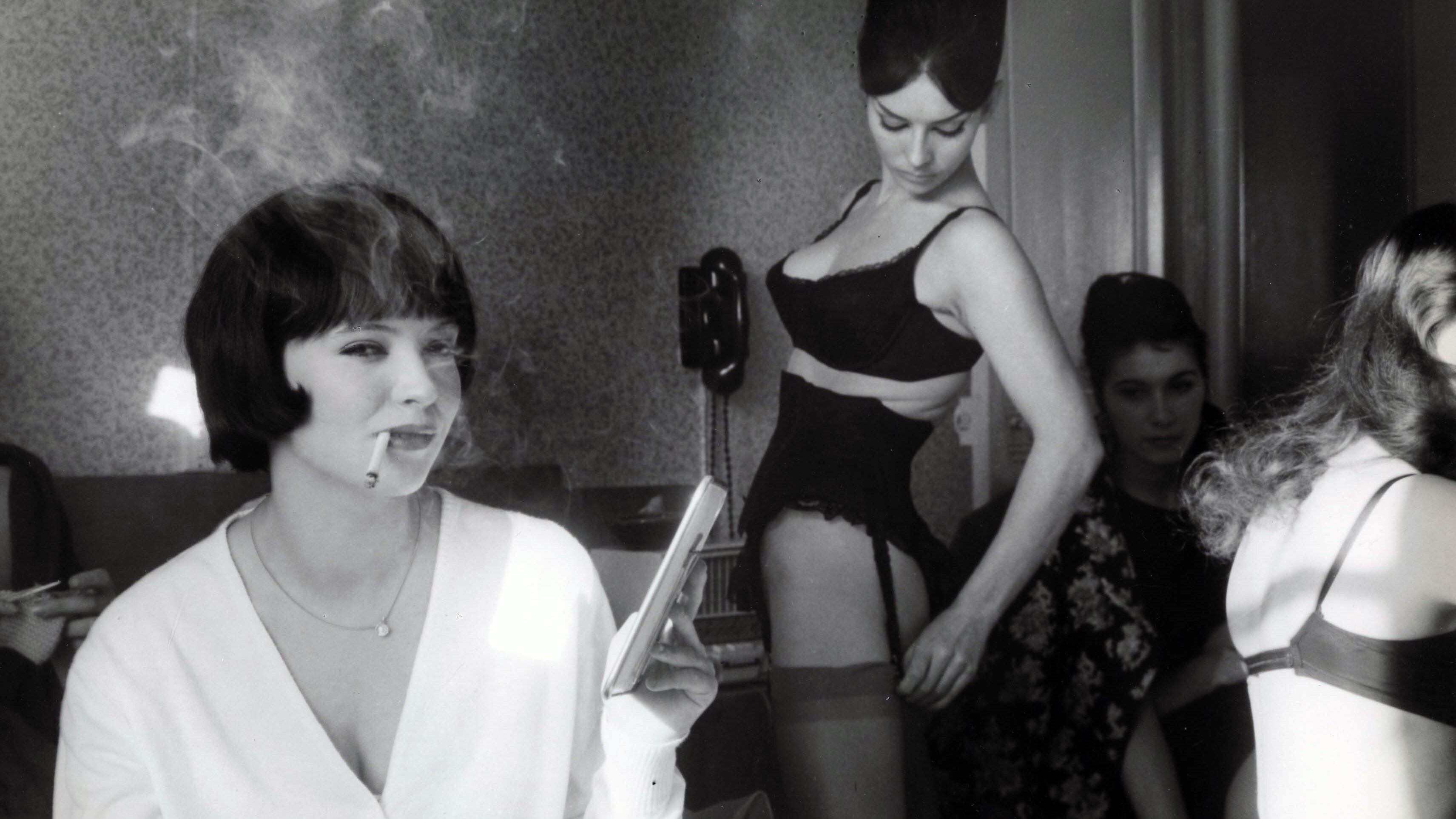 Anna Karina es Nana, una joven de 22 años que comienza a prostituirse.