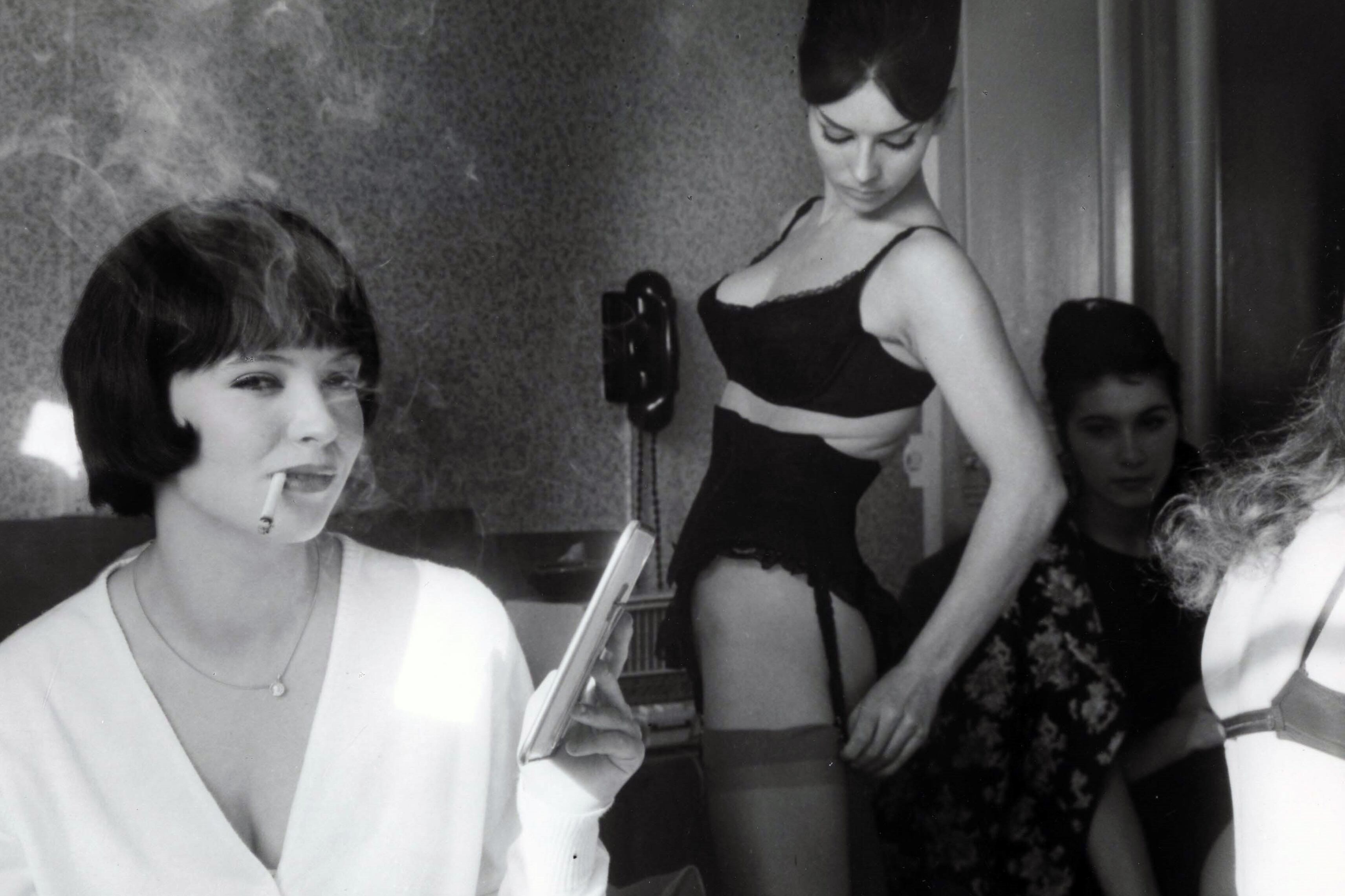 Anna Karina es Nana, una joven de 22 años que comienza a prostituirse.
