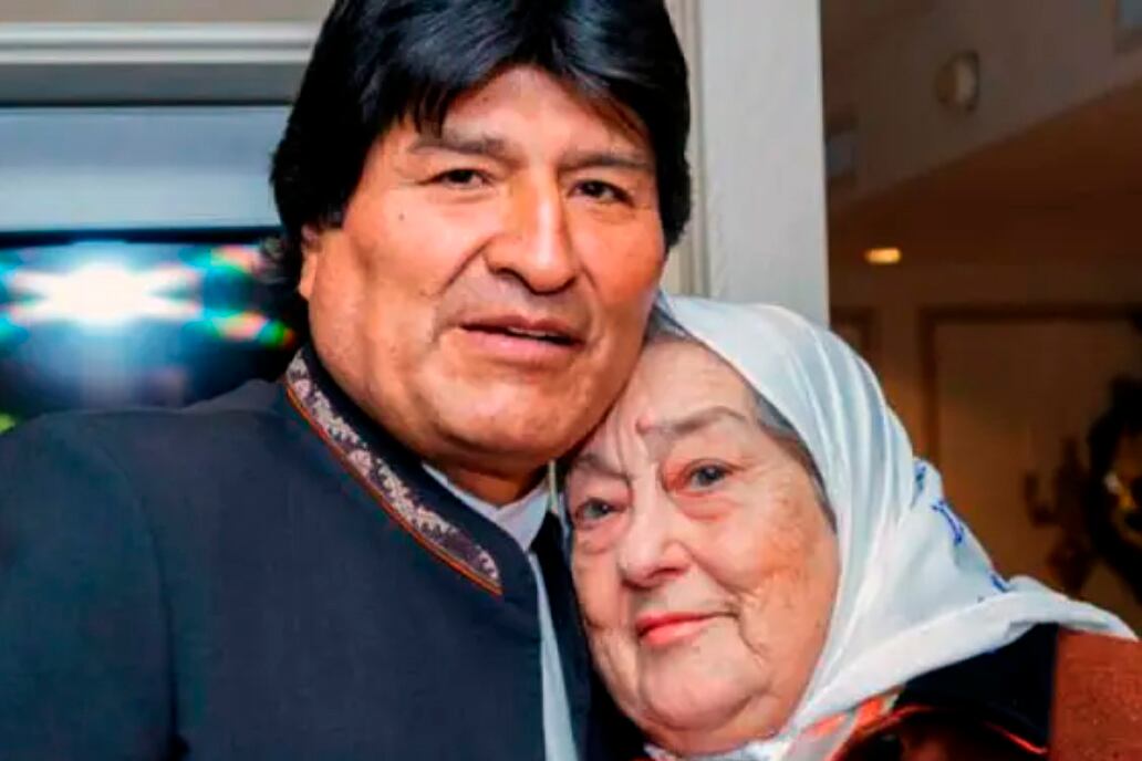 El abrazo de Evo Morales a Hebe.