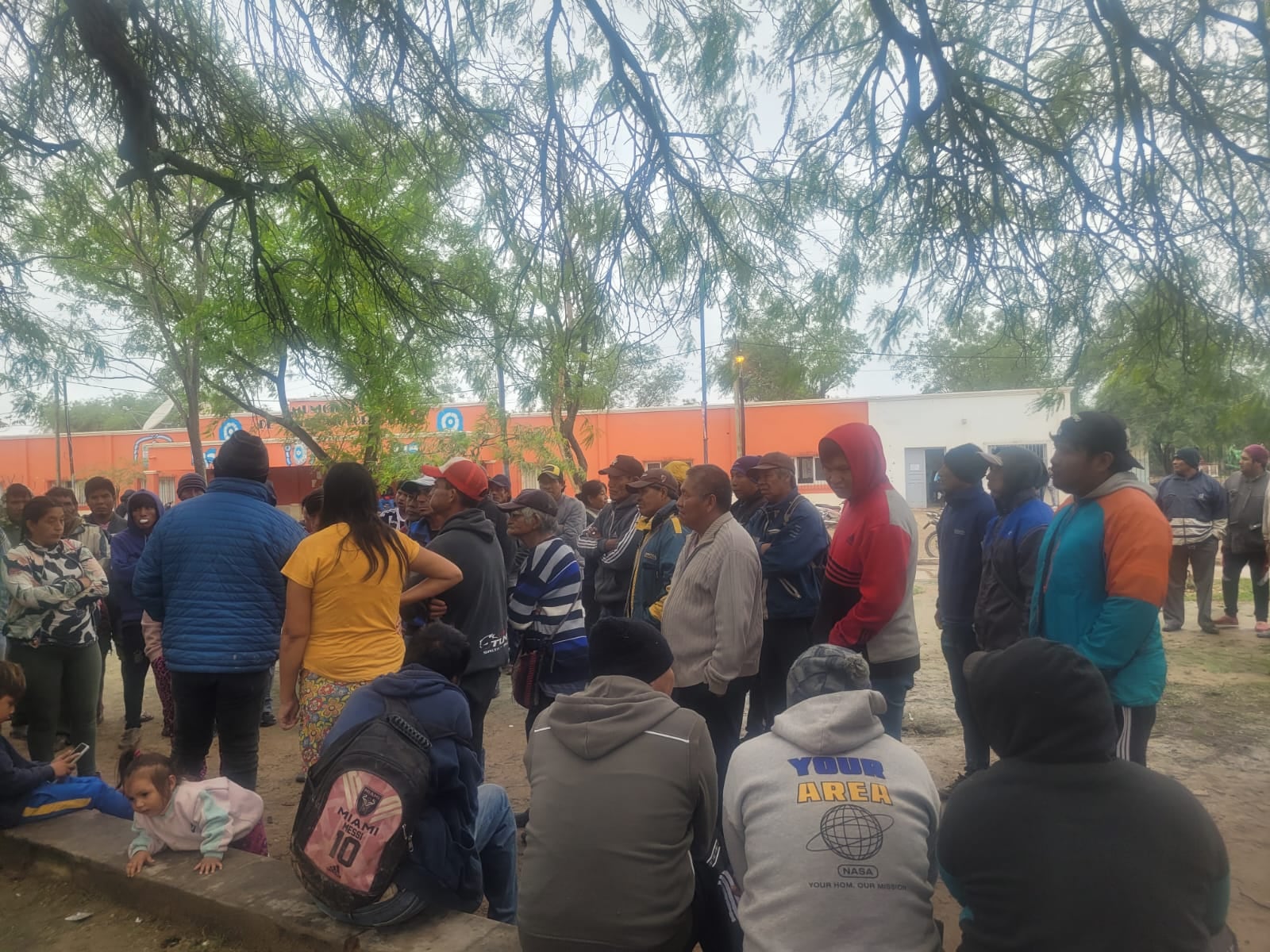 Las notificaciones motivaron una reunión en la plaza de Santa Victoria Este