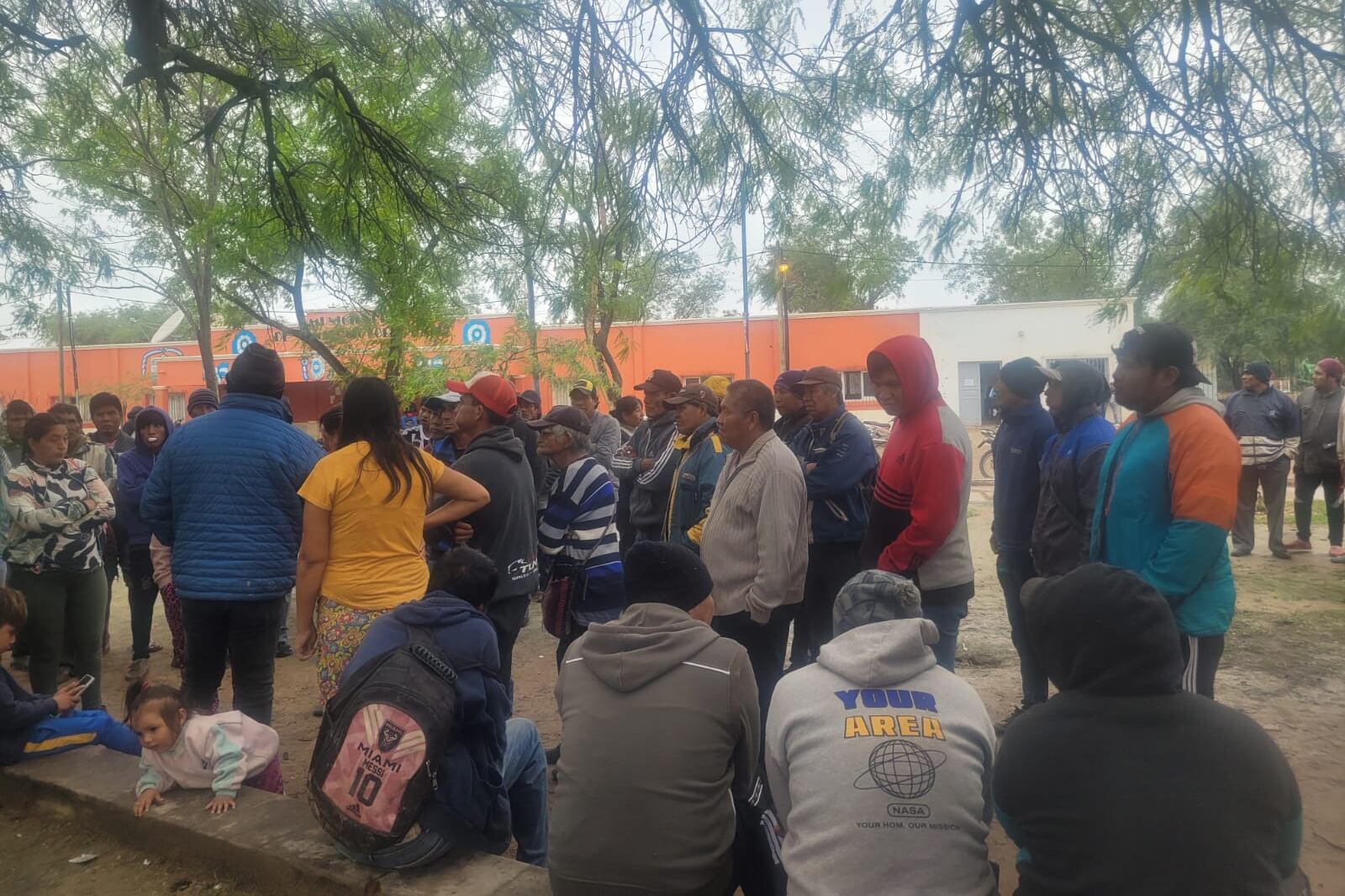 Las notificaciones motivaron una reunión en la plaza de Santa Victoria Este