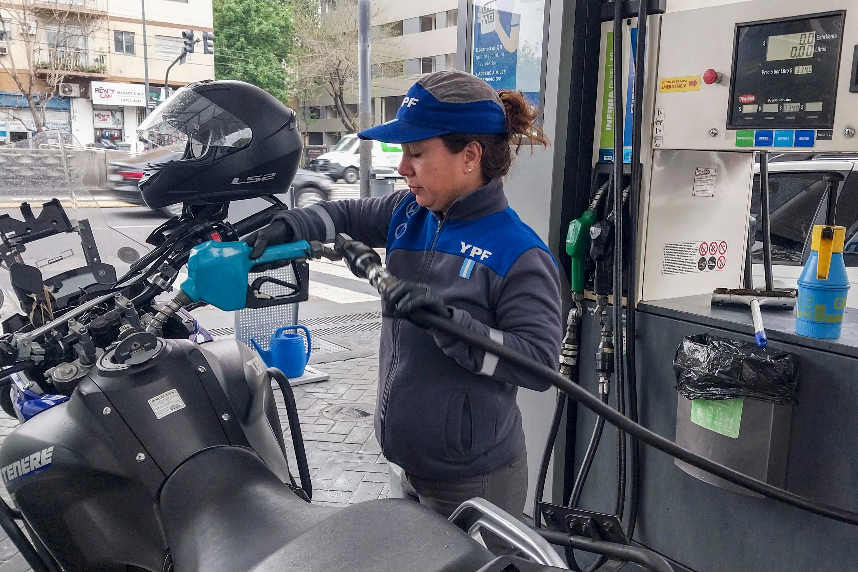 Mientras el gobierno avanza en su plan, unos 70.000 puestos de trabajo penden de un hilo.