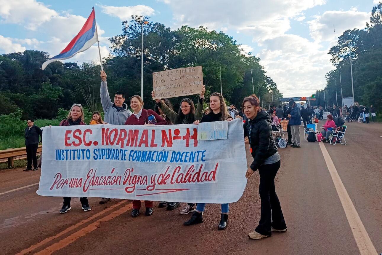 Las docentes misioneras en pie de lucha: sus salarios son de indigencia.