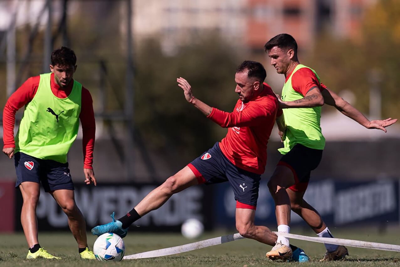 Ultima práctica del Rojo antes de su duelo con Guaraní