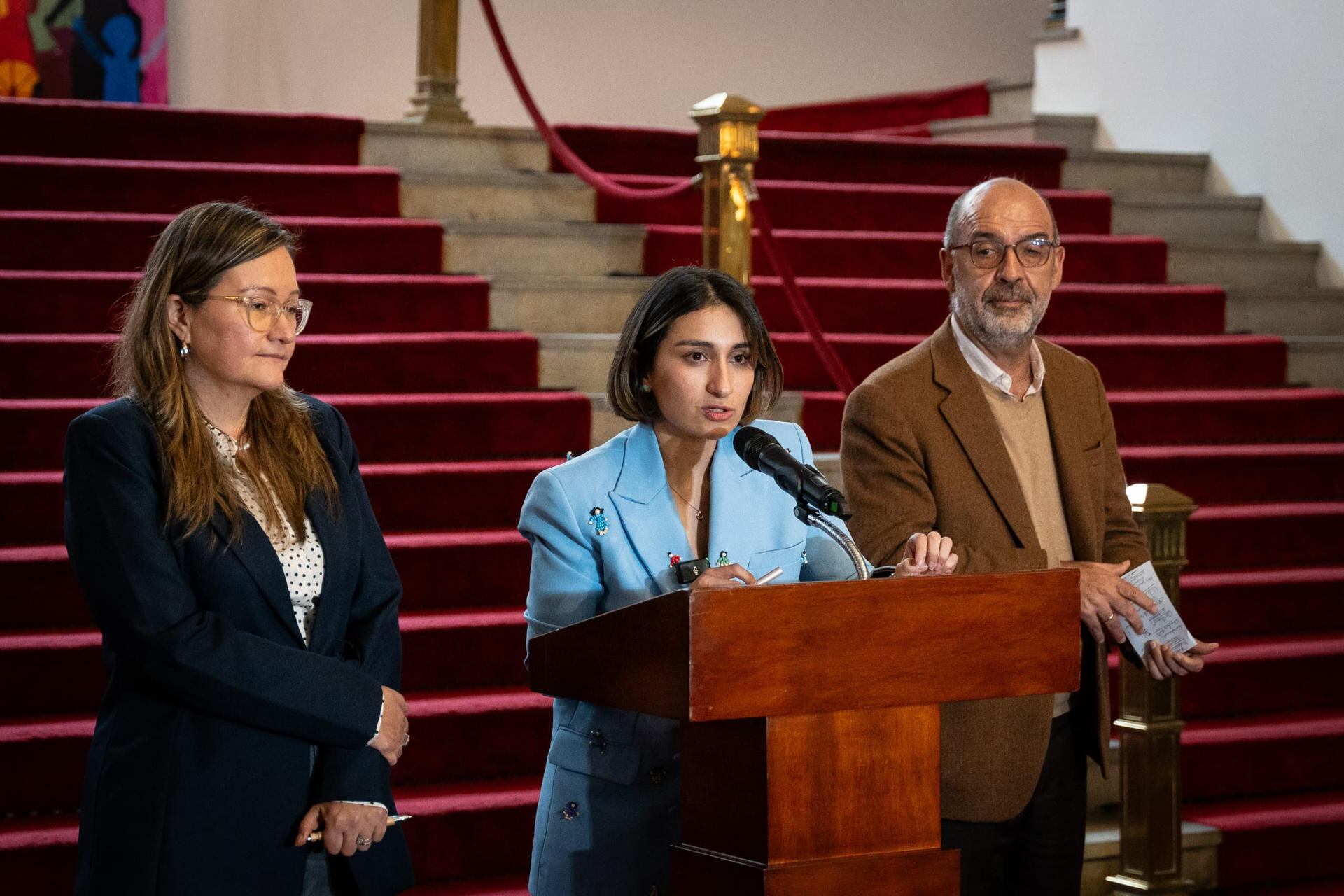 La ministra de relaciones exteriores de Colombia, Laura Sarabia, presentó el acuerdo con los gremios de la producción