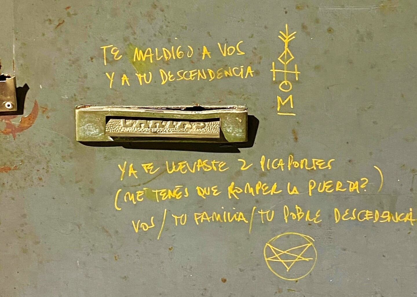 Para nosotros, para nuestra posteridad y para todos los hombres que quieran habitar el suelo argentino, por @ vero.sisto.ph.