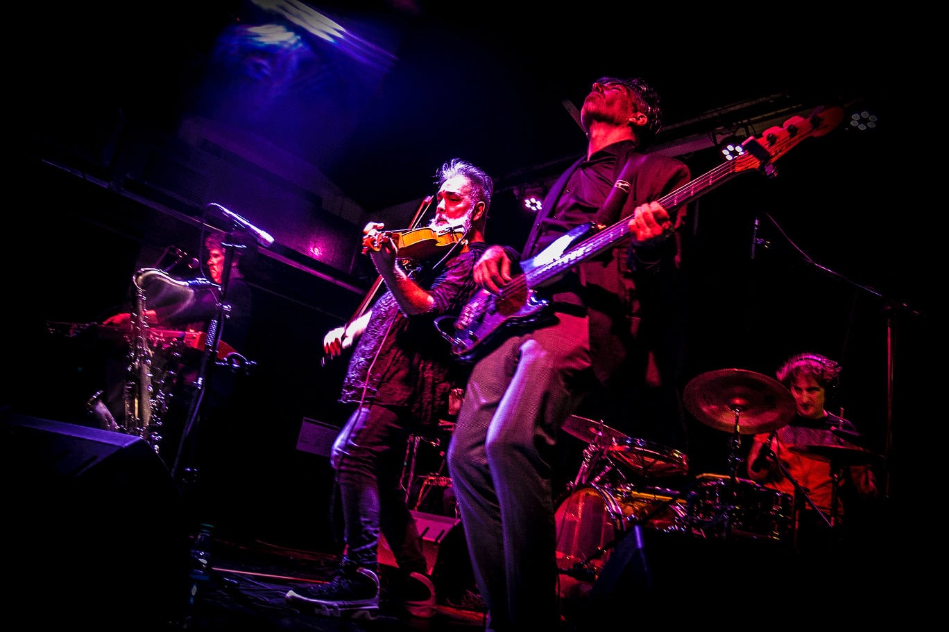 Después de cinco años de inactividad, el Sexteto Irreal (que es quinteto) regresará a los escenarios.