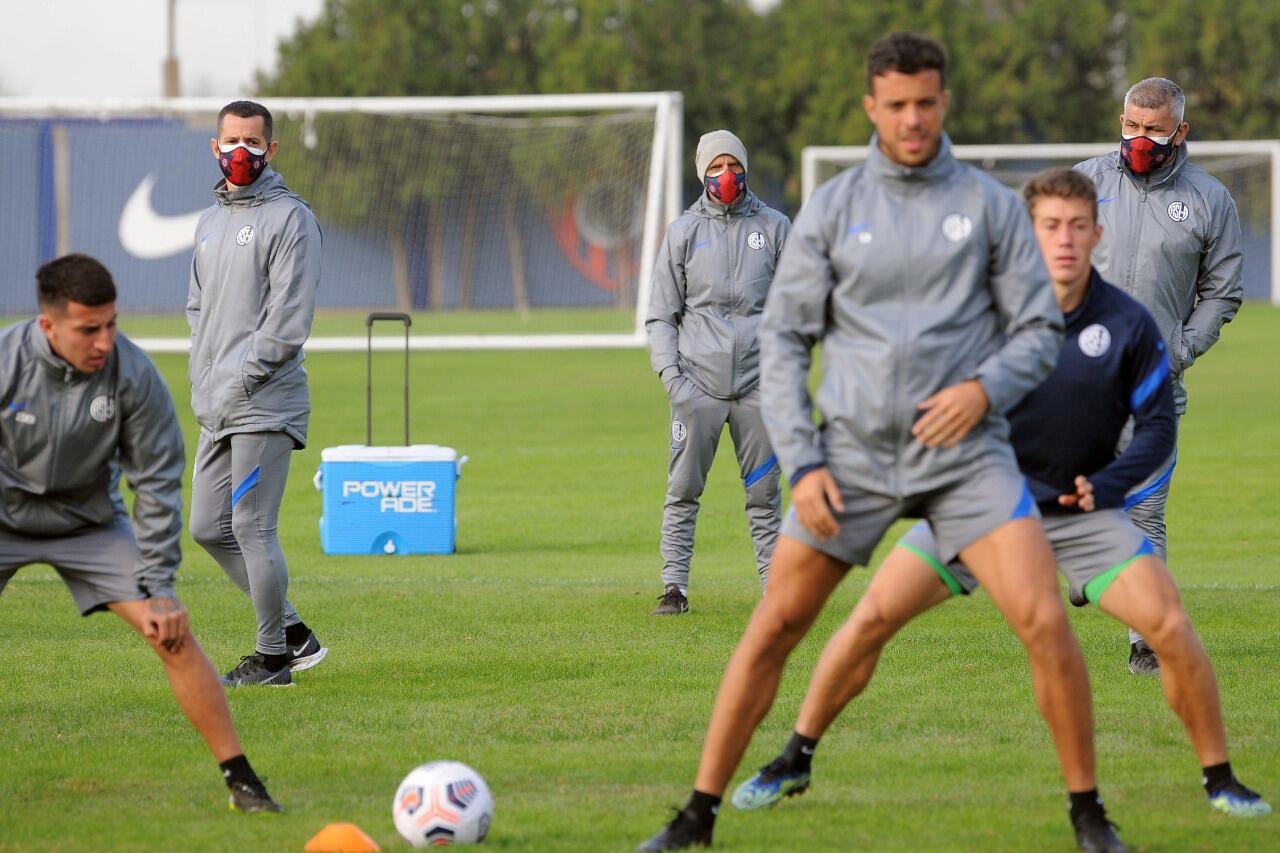 San Lorenzo se entrenó ante la atenta mirada de Romagnoli.