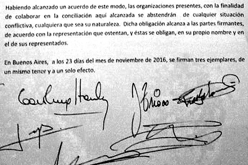 El último párrafo del Acta Acuerdo obliga a los movimientos sociales a no participar en conflictos durante los tres años que restan al mandato de Macrì.