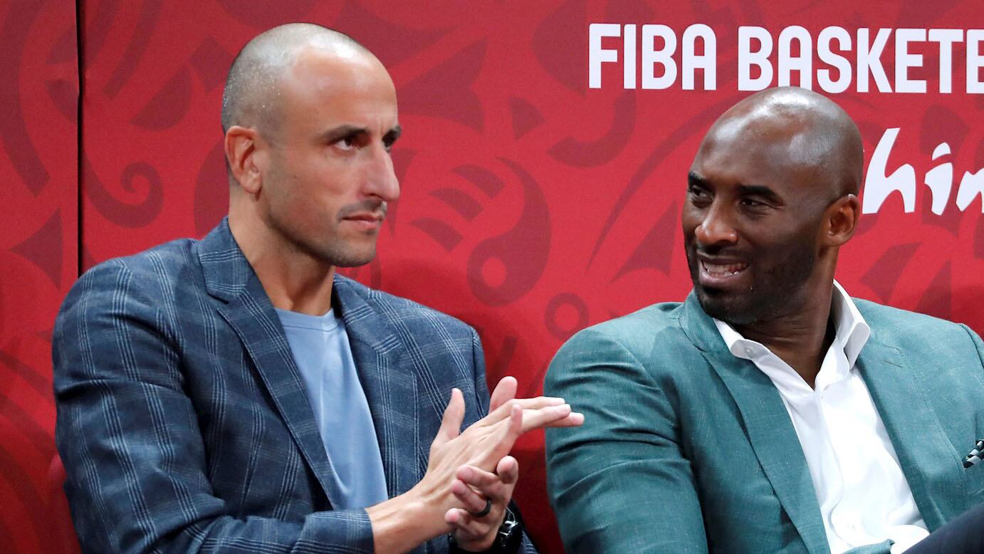 Ginóbili vivió el partido sentado al lado de Kobe Bryant, otra leyenda de la NBA.