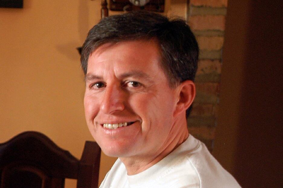 Adrián Vitali fue expulsado del sacerdocio por negarse a desconocer la paternidad de un niño que tuvo con quien luego fue su esposa.