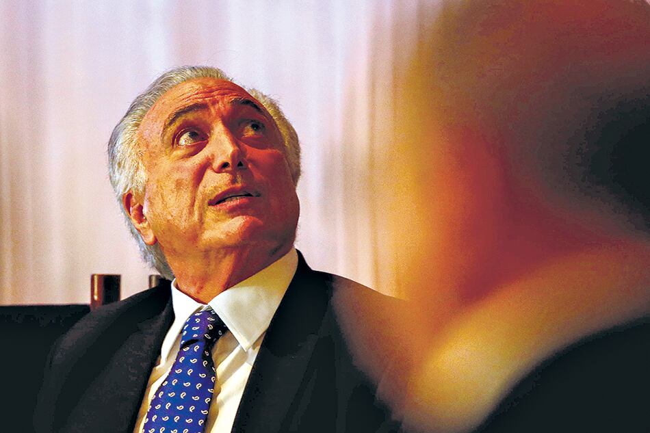 Temer dio su primera entrevista a Folha tras la difusión del audio que lo compromete.