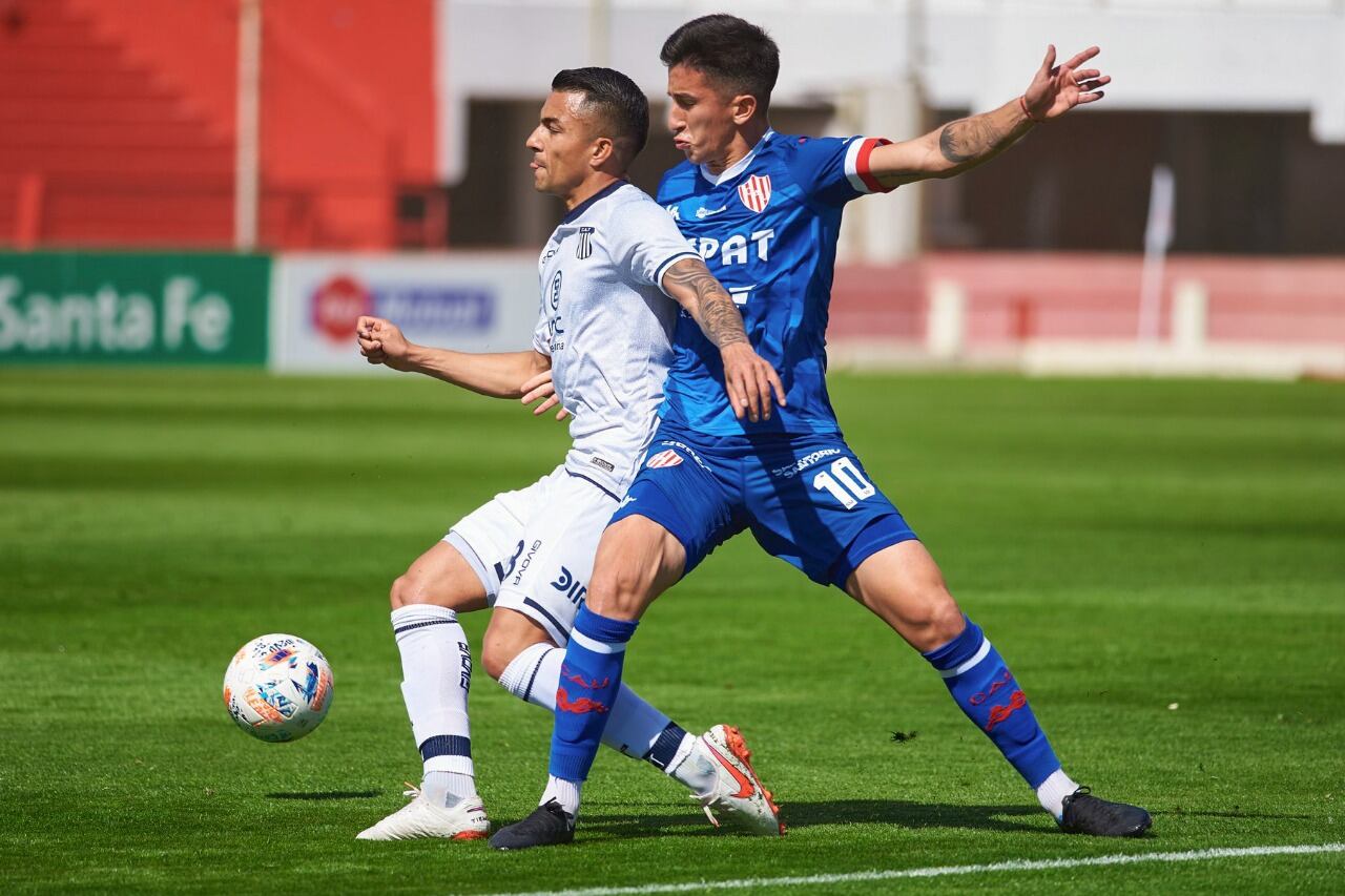 Cañete, el creativo tatengue, en función defensiva