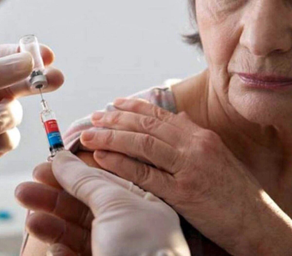 “Toda persona mayor de seis meses puede vacunarse contra la gripe”, aseguró Pulido.  