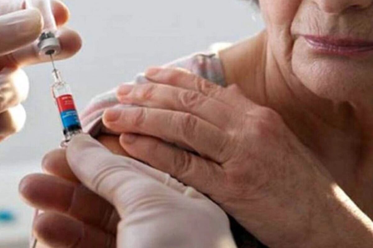 “Toda persona mayor de seis meses puede vacunarse contra la gripe”, aseguró Pulido.