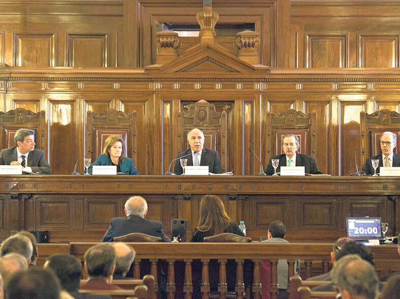 Lorenzetti, Rosatti, Rosenkrantz y Maqueda votaron a favor mientras que Highton votó en disidencia.