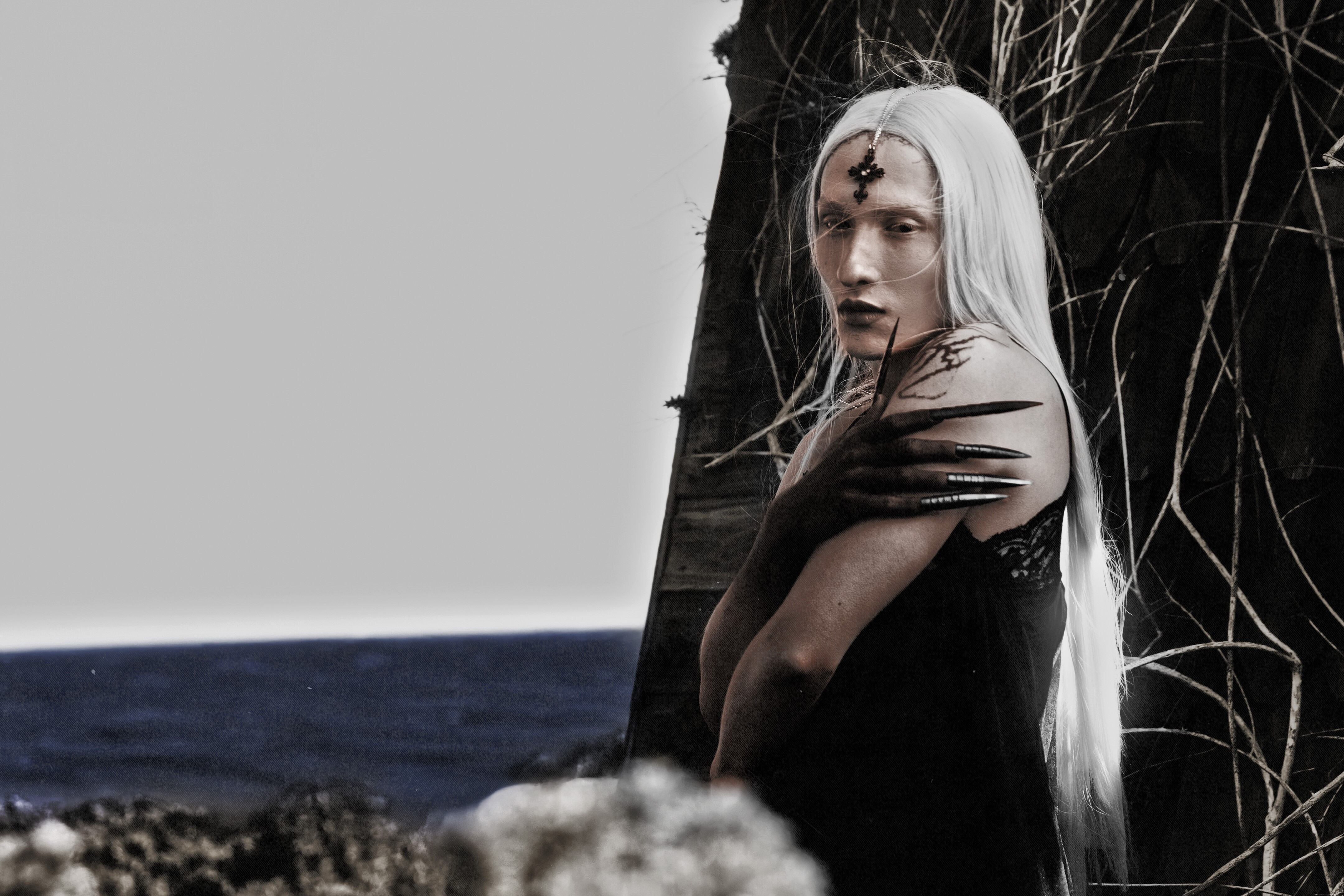 Aunque su música actual reposa en el folklore, ella también le incorpora sus gustos por el electropop o el trip hop