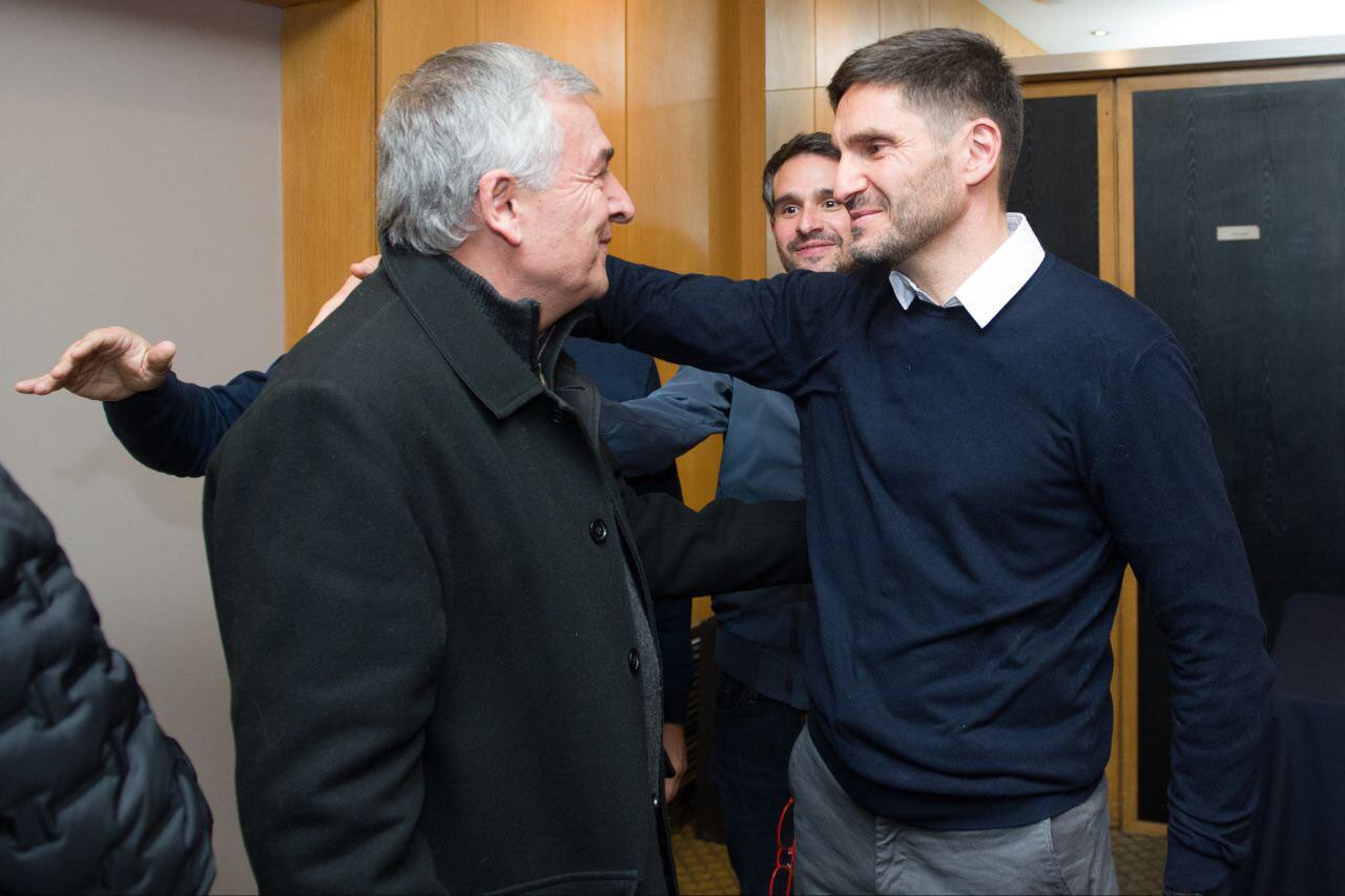 Maximiliano Pullaro junto a Gerardo Morales, durante los festejos del triunfo opositor. 