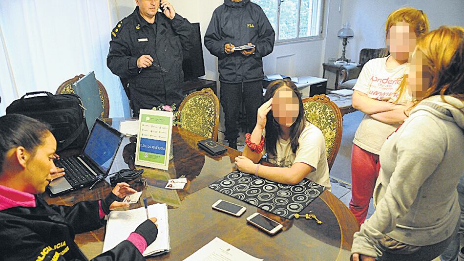 Dos de los jóvenes demorados en la provincia de Buenos Aires por las amenazas a escuelas.