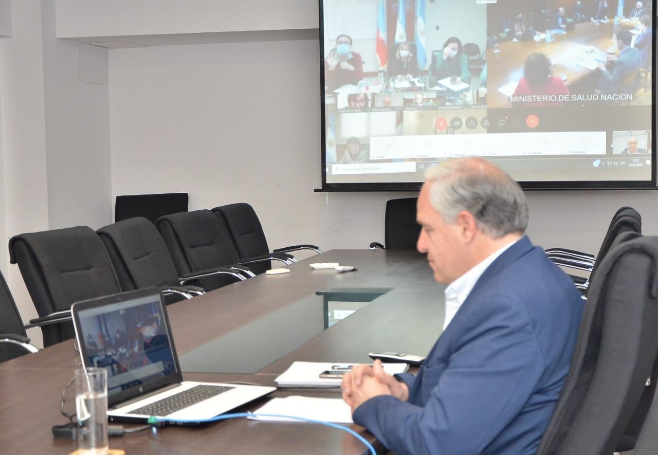 Matías Cánepa en la reunión de los consejos federales de Educación y Salud