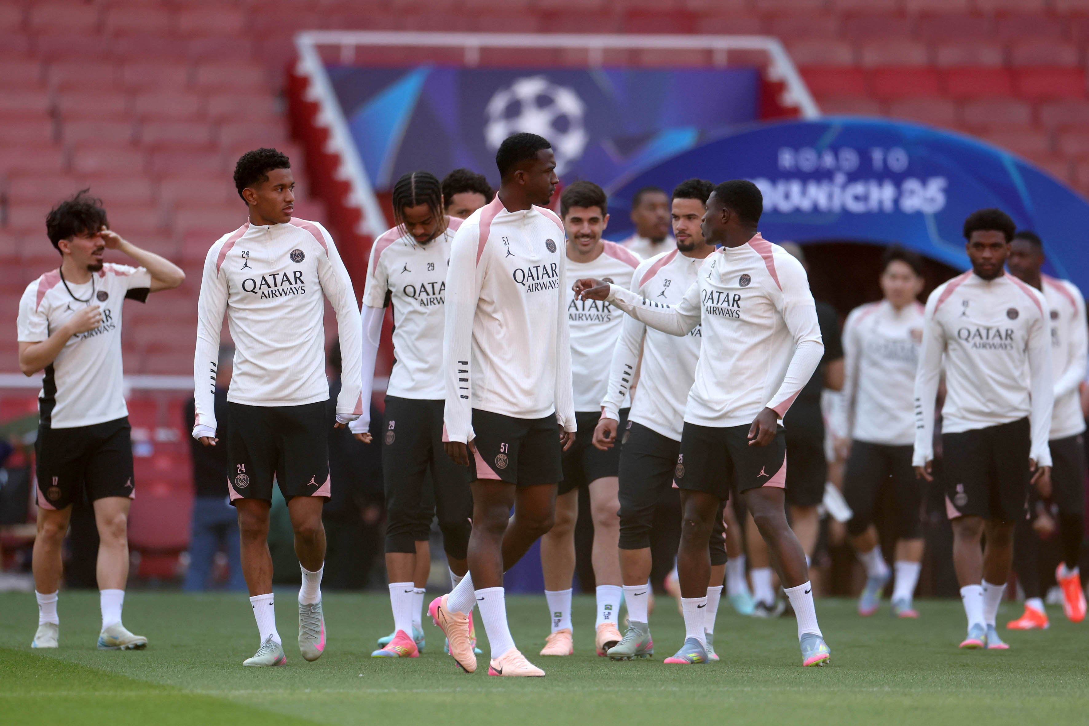 Los jugadodres del PSG reconocieron el estadio del Arsenal