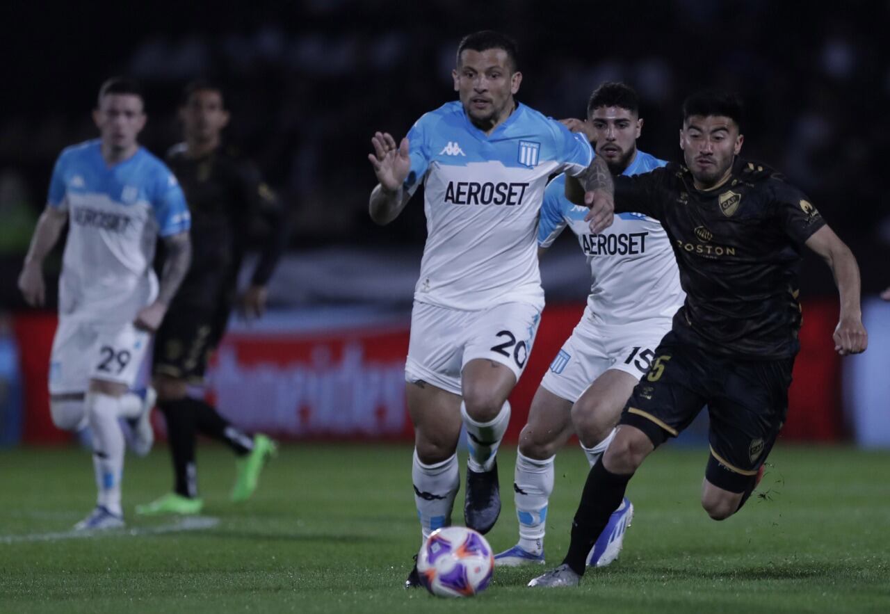 El rosarino volvió a ser la figura del Racing de Gago