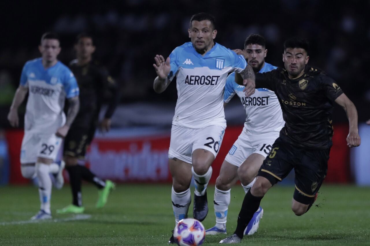 El rosarino volvió a ser la figura del Racing de Gago