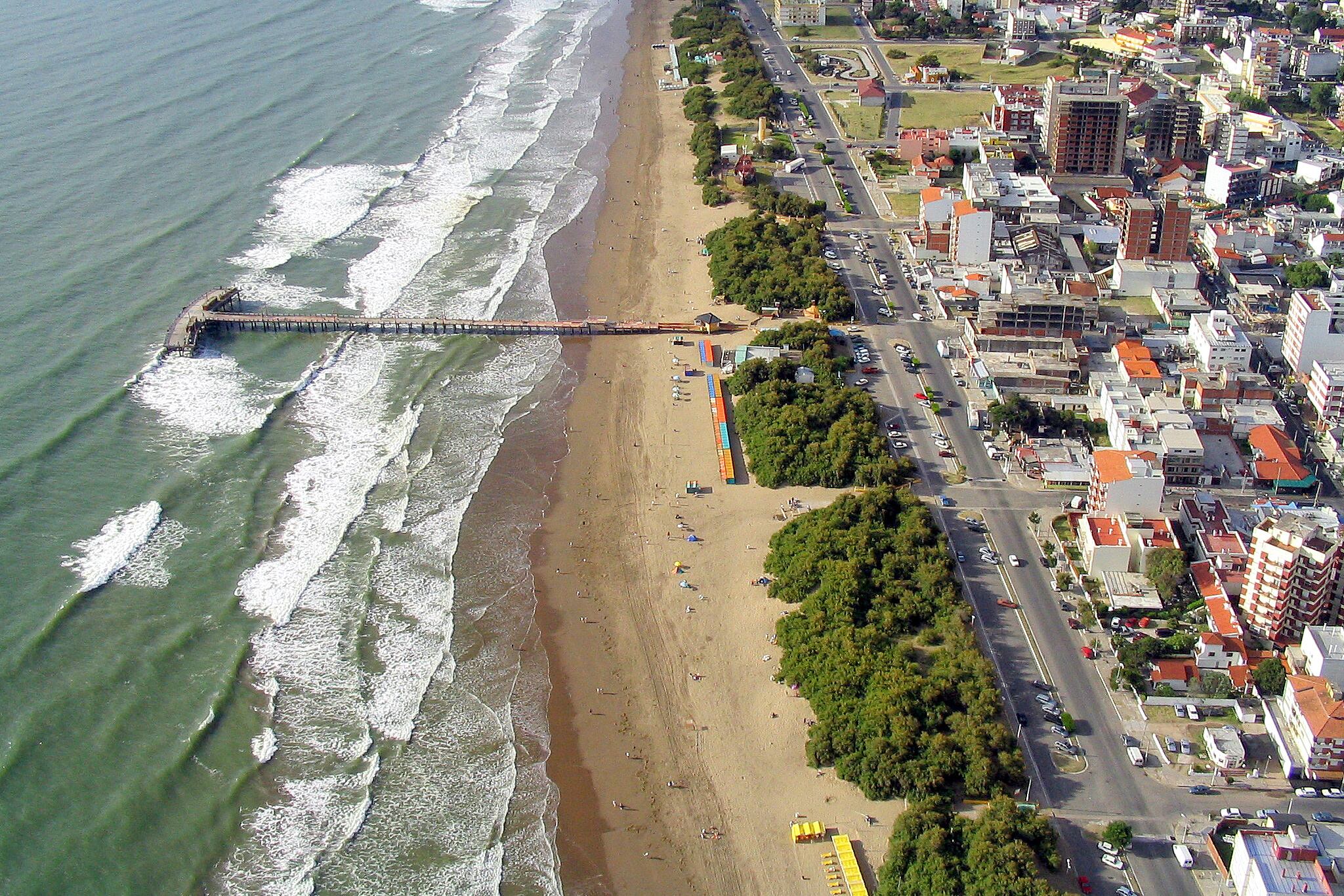Las playas bonaerenses, vacías por la recesión nacional. 